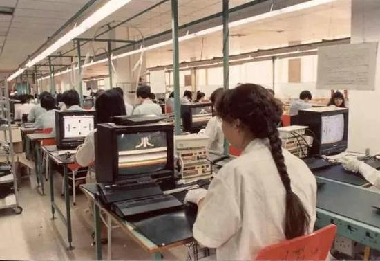 上世纪八十年代，三洋厂房车间场景。