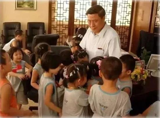 很多深圳人在实验从幼儿园开始一直上到高中。