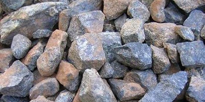 几内亚西芒杜铁矿石图片