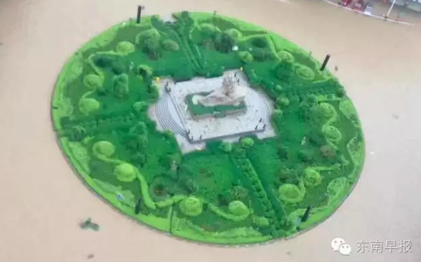 石狮市狮标附近已沦陷，只剩孤独的狮子。