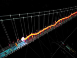 玻璃悬桥舞龙灯 侠天下开启夜游新模式