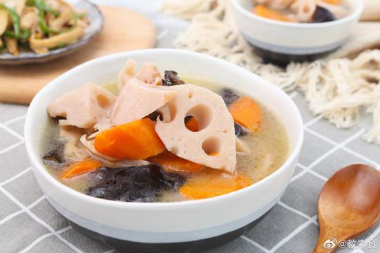 秋燥恼人，就让这碗汤抚慰躁动的心，归于平静自然吧（图片来源：教素食）