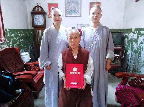 “融入僧团，养成僧格”是莲溪寺僧才培养的基础和方向。