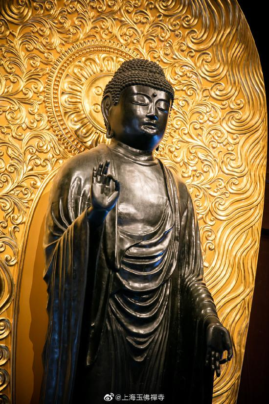 寺院里的佛像到底能不能拍？（图片来源：上海玉佛寺）