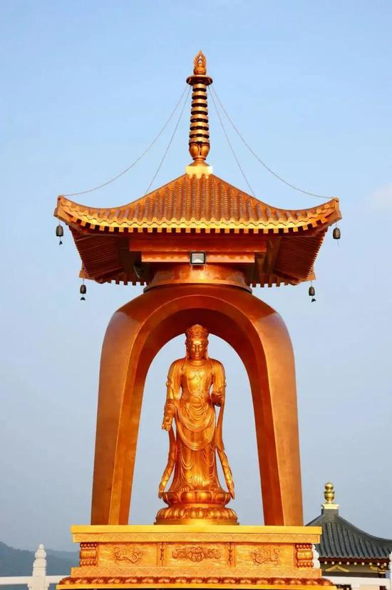 观世音菩萨于无量劫前，久成佛道，号正法明。（图片来源：弘化社）