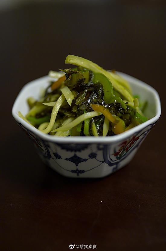 素食养生：青椒雪菜炒茭白丝