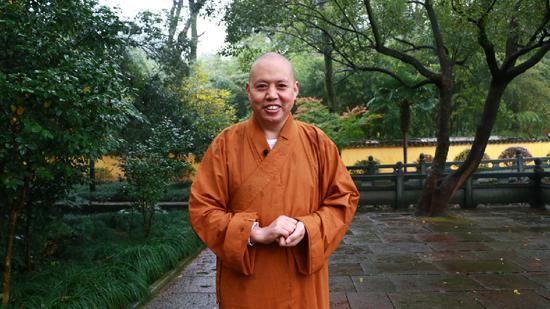 在生活呈现千姿百态的坚强。