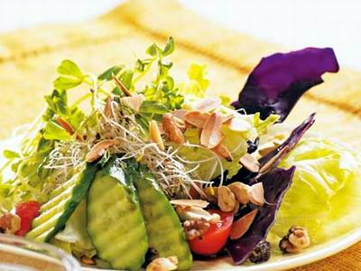 素食养生：坚果生菜沙拉