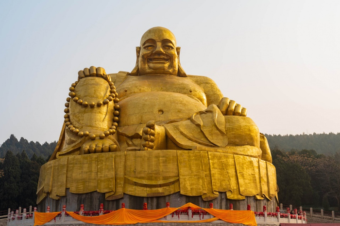 济南千佛山弥勒胜苑的黄金大佛,通体高30米,号称江北第一大佛_新浪新闻