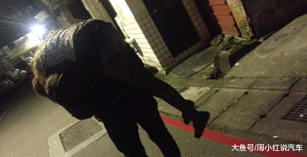 男子蹲点酒吧“捡尸”,天天都有收获,被抓时狡辩:躺地上不安全