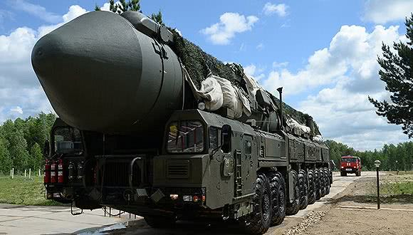 为何美国不敢动俄罗斯?一个不小心,7000颗核弹将射向全世界