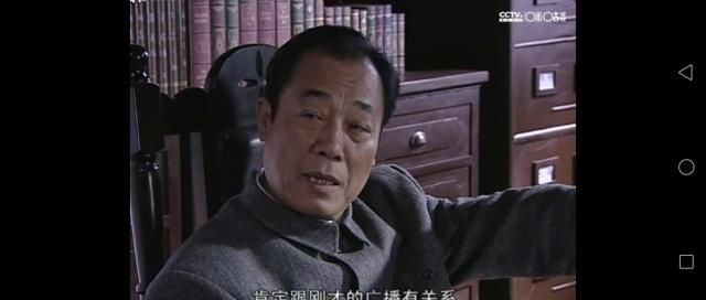 《潜伏》剧中超有爱的一幕,是站长,余则成
