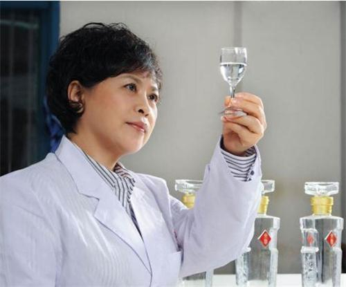 酿酒师、调酒师、品酒师、侍酒师有啥区别?别再傻傻分不清!