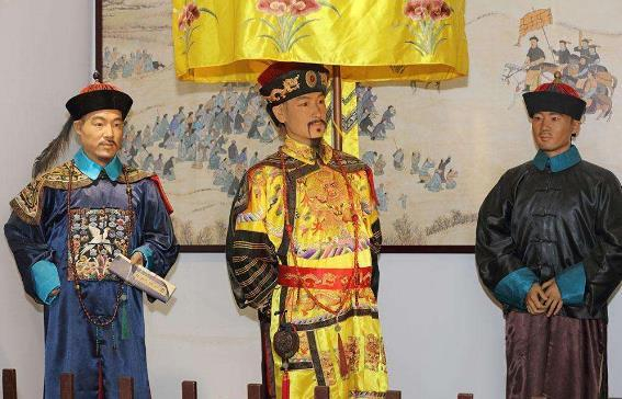 清朝太子、亲王、郡王、贝勒如何分辨?看他们衣服上一个细节就行