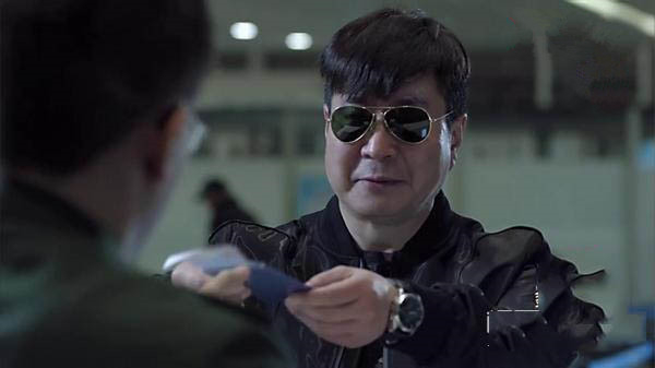 人民的名义:丁义珍出逃,为何还要给司机留下1000元?大有深意!