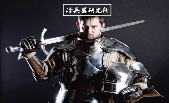 为何中国人总认为欧洲人刀剑不分?欧洲中世纪打仗真的不用刀吗