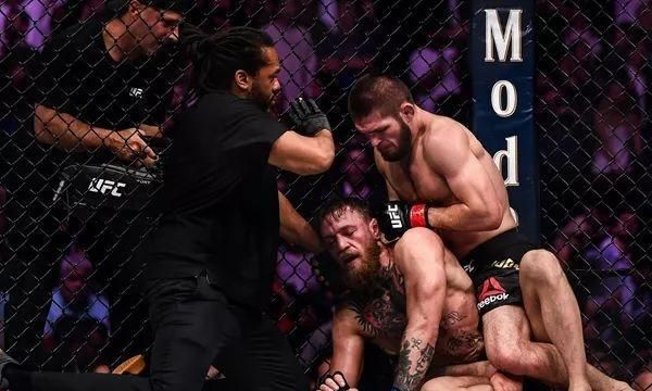 MMA比赛中如何充分利用铁笼？|笼子|对手|格斗|佩蒂斯|拳手_新浪体育_新浪新闻