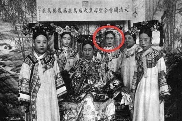 裕容龄作为慈禧最宠信官女，为何晚年被打断双腿？|慈禧|双腿|舞蹈_新浪新闻