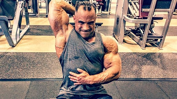 站姿哑铃臂屈伸