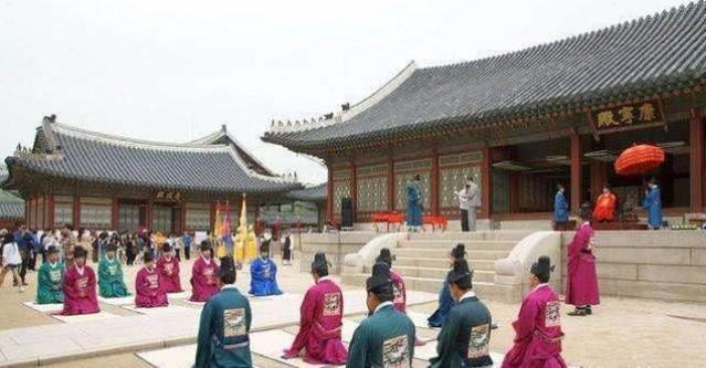 古代大臣上朝，“汉朝坐、宋朝站、清朝跪”，文明是在倒退吗？