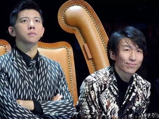 胡海泉再次发声!与陈羽凡相伴20年,吵过架接过吻,真是兄弟?