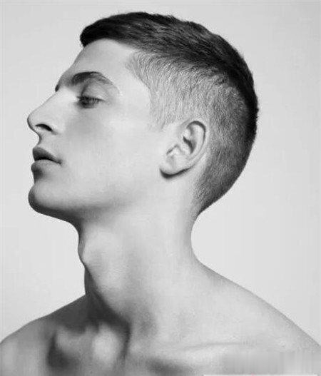 法式平头这个时候,就需要我们懂一些真正"具体"的发型名称,具体到