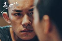 看过易烊千玺这个眼神,我赌《少年的你》要爆