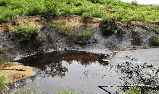 榆林一煤矿多处污水流入沙漠 村民担心污染地下水