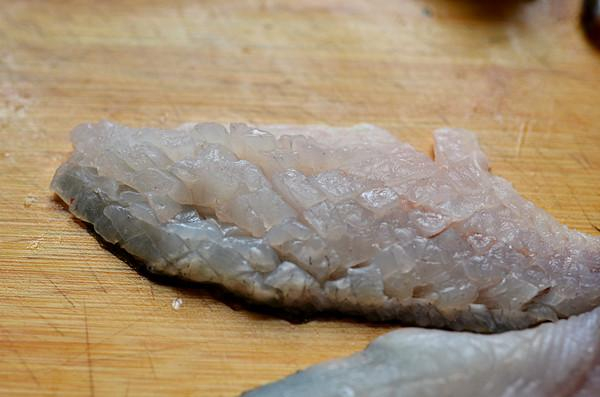 厨师长教你做松鼠桂鱼,外酥里嫩,告诉你怎样给鱼改花刀!|鱼肉|捞出_新浪新闻