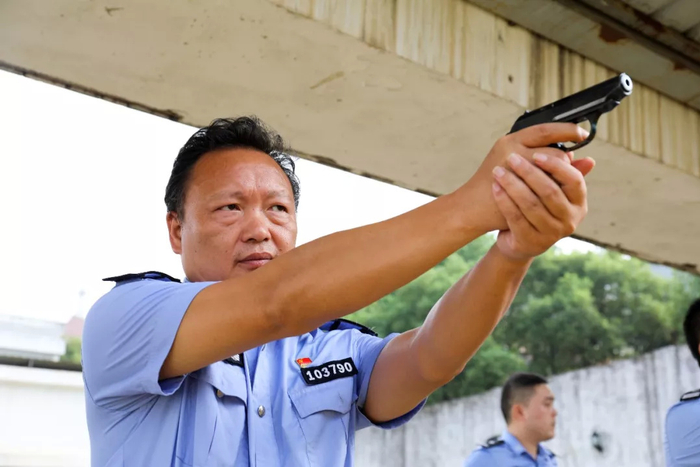 【SHOOT IT 津市公安实弹射击大片震撼来袭】|射击|训练|民警_新浪新闻