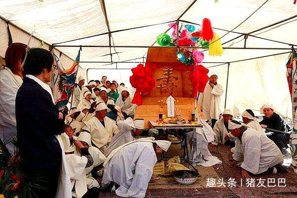 农村丧葬习俗有讲究,有10种“规矩”要了解,做错就闹笑话了!