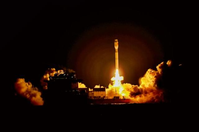 1箭11星 捷龙三号遥六火箭海上发射成功