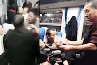 醉酒男子火车上逢人就发红包 工钱差点都发没拦都拦不住
