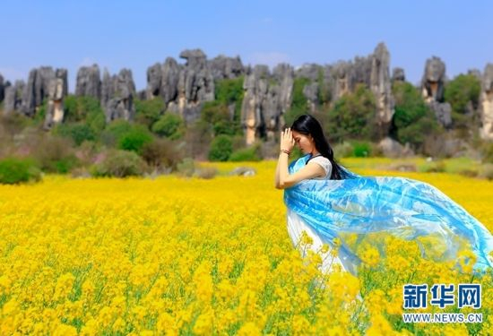 俏也要争春 她在丛中笑