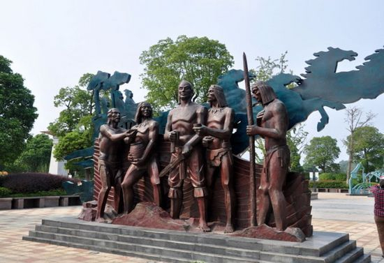 一组古吴人的雕塑