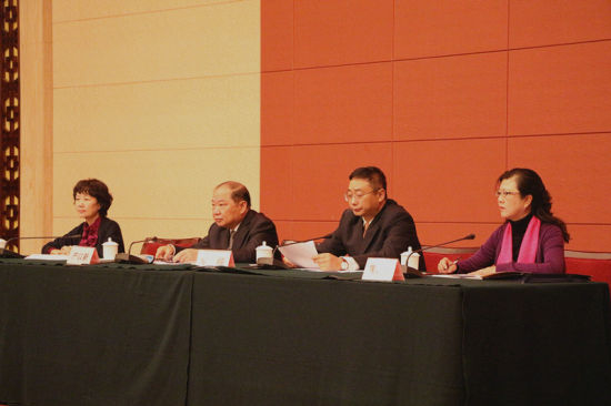   全国人大常委、致公党中央副主席严以新、致公党云南省委主委李嵘等领导