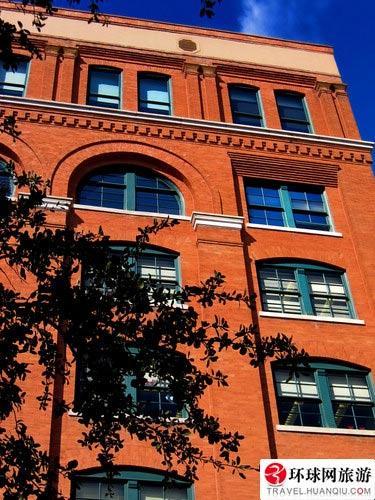 博物馆的正式名称是The Sixth Floor Museum