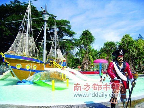 克拉克温泉度假城里的水上乐园，吸引了很多小朋友嬉戏。
