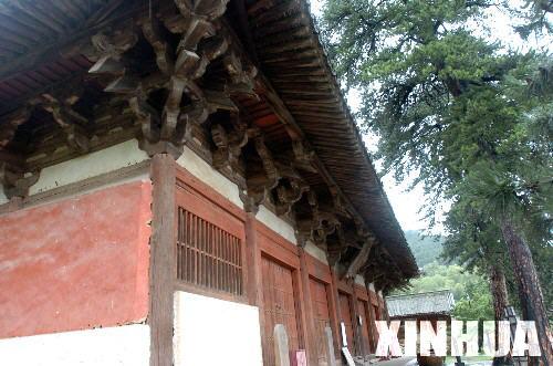 佛光寺大殿侧面角檐斗拱(图：新华网)
