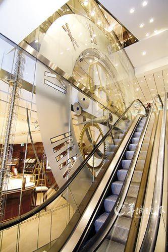 Bucherer店内的AION水晶滚珠大钟