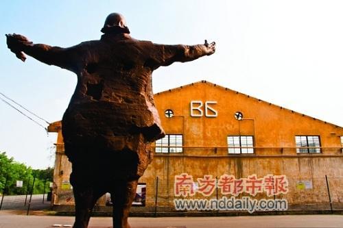 红专厂有着时代的锈迹，明晚将和新锐的电子音乐碰撞