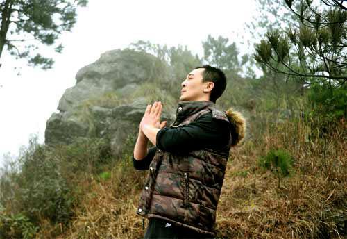 吴樾饰孙悟空 虔诚敬拜顺昌宝山神猴