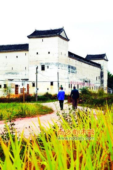 林寨古村拥有中国最大的四角楼古建筑群。