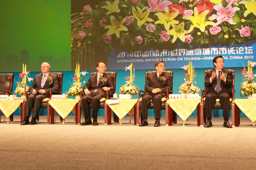 6月11日上午，2010中国(郑州)世界旅游城市市长论坛开幕。