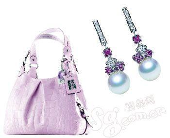 COACH (左) MIKIMOTO（右）