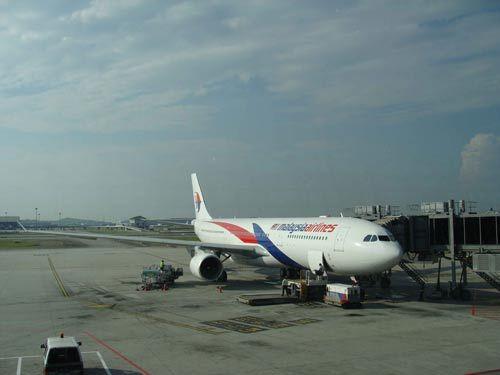 马航接受第一架新款空客A330-300