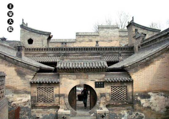 登高处，看全貌，一览众山小。