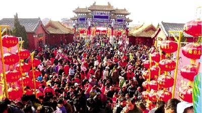 开封春节祭祖庙会盛况。图/东方IC 