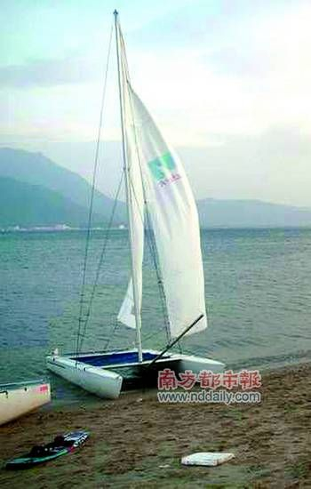 在金水湾可玩帆船。