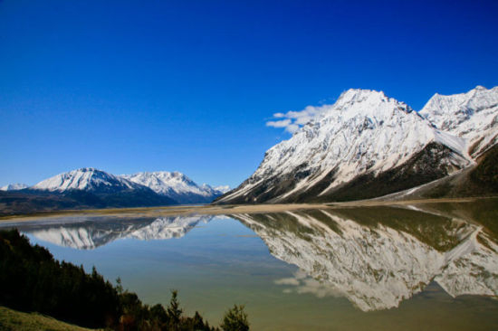 新浪旅游配图：然乌湖 摄影：tibet52